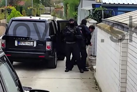 Marian Kočner v sprievode kukláčov v Bernolákove