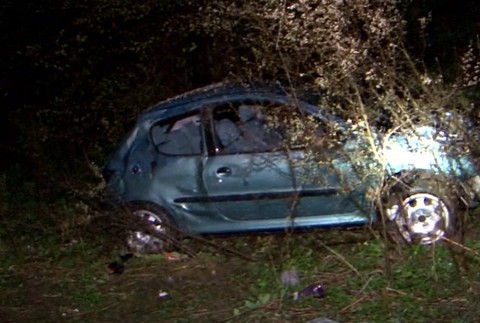 Žena(36) nezvládla riadenie, s autom skončila na dne rokliny