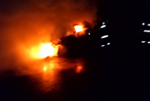 V Michalovciach vyčíňa podpaľač. Najprv horelo pohostinstvo, potom auto