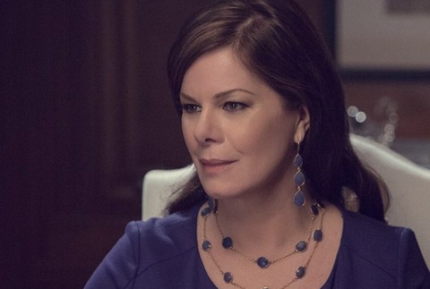 Adoptívna matka Christiana Greya Marcia Gay Harden 