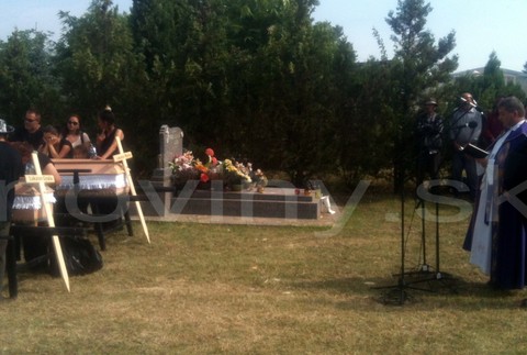 Hurbanovo_obete_policajt_streľba_posledná rozlúčka_pohreb_3