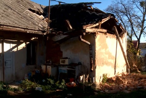 Východ Slovenska zasiahol silný vietor. V okolí lietali strechy