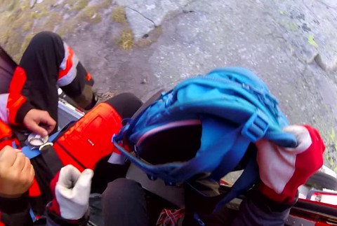 Záchranná akcia vo Vysokých Tatrách. Uvoľnená skala dostala horolezcov do problému