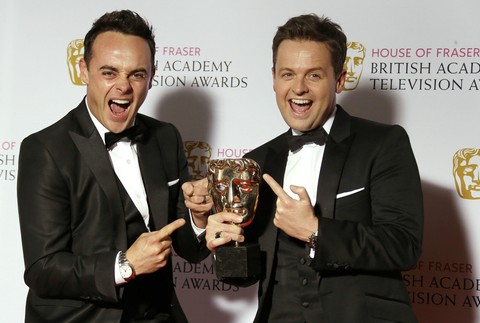 Anthony McPartlin (vľavo)