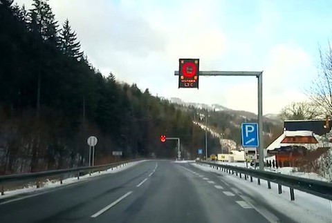 Poľadovica a uzavreté cesty. Vodiči, pozor, budete potrebovať aj snežné reťaze
