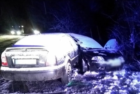 Autá ostali v sebe zapichnuté