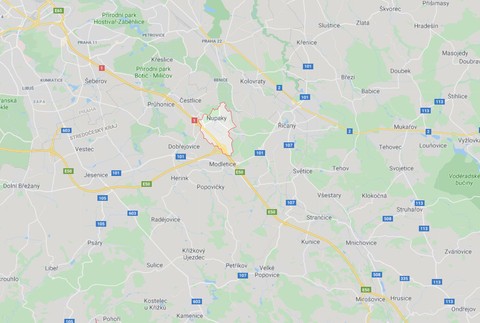 Na diaľnici D1 v Prahe zhorel do tla autobus