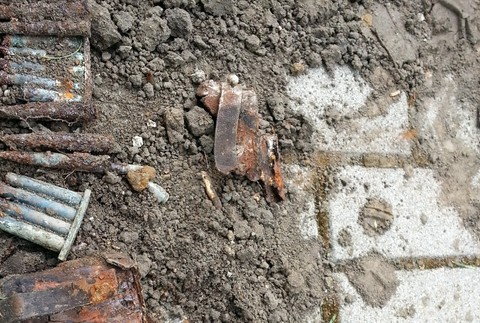 Malacky - polícia na cintoríne, našli tam muníciu