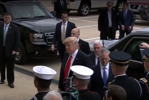 Patová situácia na úradoch. Zmrazené výplaty trápia pracovníkov už tretí týždeň