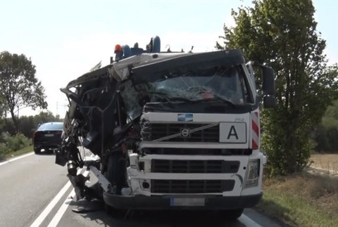 Zrážka cisterny s kamiónom