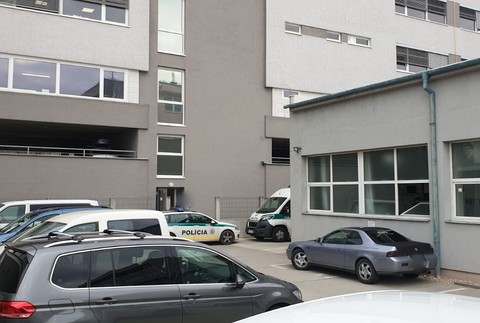 Policajná razia v Bratislave. Akcia má súvisieť s výstavbou obchvatu
