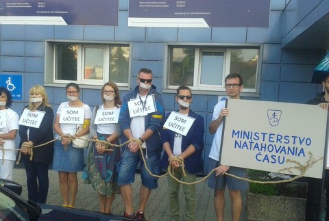 Protest školstvo.jpg