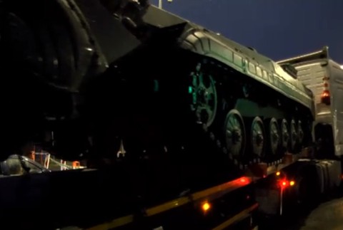 Cez Slovensko prechádza záhadný vojenský konvoj. Nemal totiž žiadne označenie