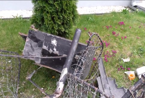 [multi] KN Auto na chodníku nehoda 4037