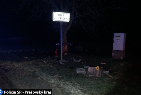 Mladík vypadol z auta, bol na mieste mŕtvy.