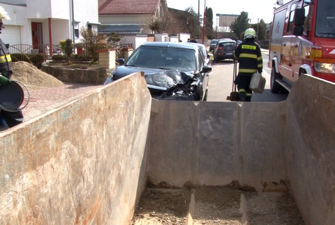 Muž z Považia zničil viaceré autá