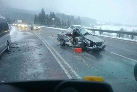 Nehoda mikrobus a auto, Jasenová