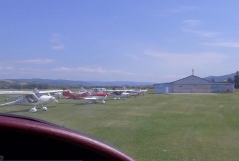 Unikátny stroj, žena navigátorka aj dlhoroční letci. Na východe sa konala navigačná letecká súťaž 