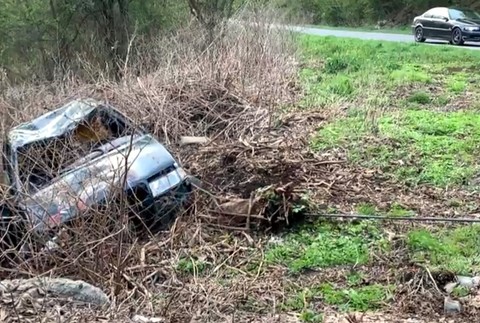 Alkohol, veľká rýchlosť a dve deti v aute. Nezodpovedný vodič skončil v rieke