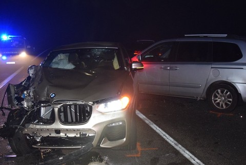 Vážna nehoda pri odťahovaní odstaveného auta. Pracovník (30) odťahovky zostal zakliesnený medzi vozidlami