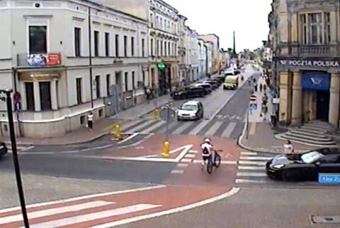 Agresívny vodič napadol ženu na priechode. Snažil sa ju dokonca zraziť