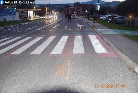 V Spišskej Novej Vsi zrazilo školáčku auto rovno na priechode. 