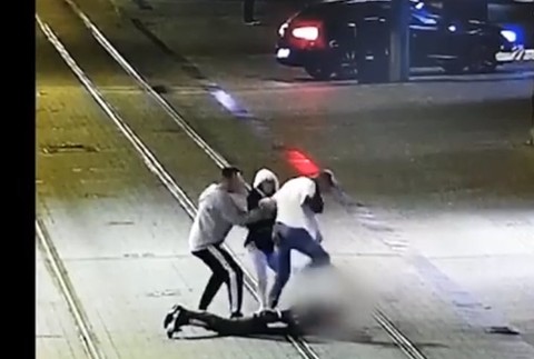 Brutálna bitka na Obchodnej ulici: Muža mal napadnúť len 17-ročný mladík