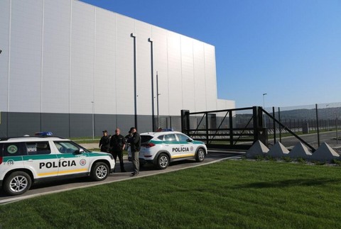V nitrianskom Jaguári nahlásili bombu. Zamestnancov evakuovali