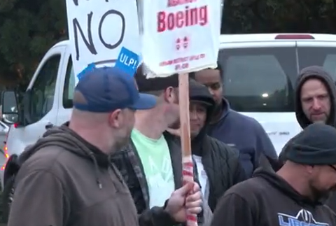 Štrajkujúci zamestnanci