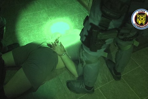 Pri zadržaní podozrivých v prípade vraždy Jána Kuciaka a jeho priateľky, zasahovalo 55 elitných kukláčov