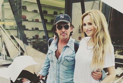 Adriana Sklenaříková s rodinou