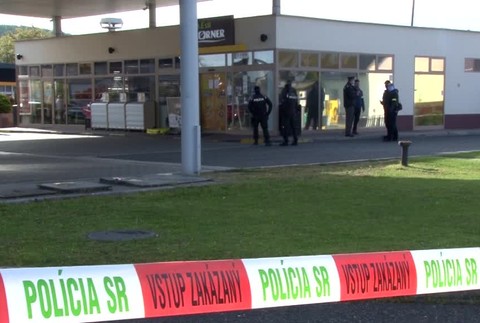 [multi] Na benzínke našli granát. 7103