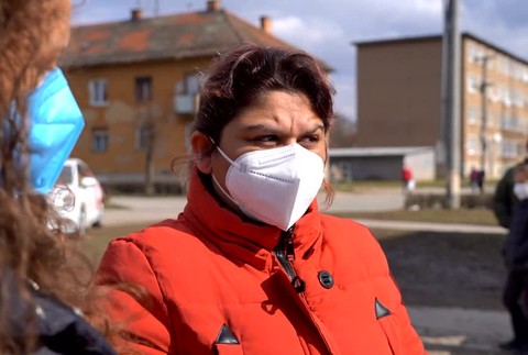 [multi] Policajt mal zbiť dieťa 3484