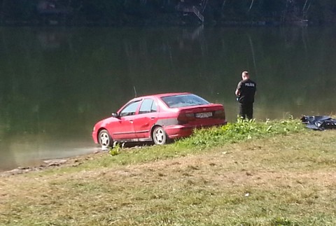 rybari potopene auto2