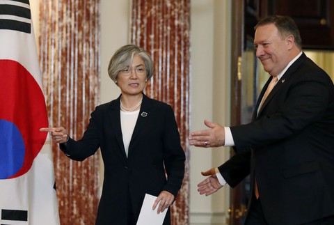 Pompeo a Kang Kjong-wha o jadrovom programe