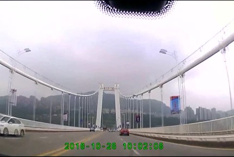 Autobus spadol z mosta do rieky. Cestujúca sa pohádala so šoférom4527