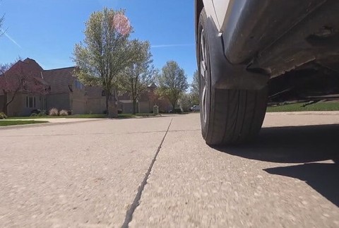 dievca vypadlo z auta (1)