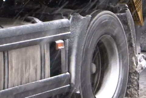 Nebezpečný ľad na kamiónoch