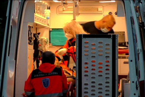 [multi] Postreleného muža odviezol vrtuľník 111