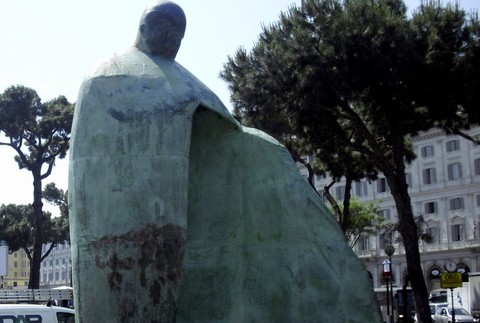 pápež socha stará