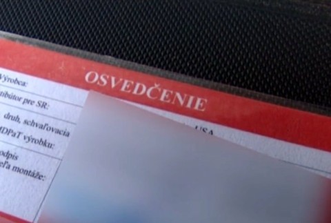 Policajt vám môže pri bežnej kontrole odobrať tabuľky s evidenčným číslom. Ako sa tomu vyhnúť?