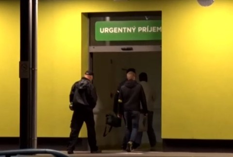 V taxíku bodli muža do hrude. Nepomohol mu ani okamžitý prevoz