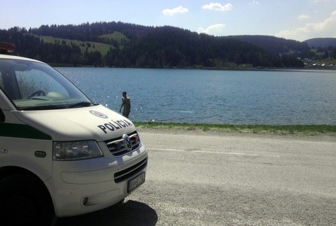 Auto ponorené Palcmanská Maša polícia policajt