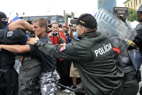 Extrémisti, Kotlebovci, zatýkanie, policajti