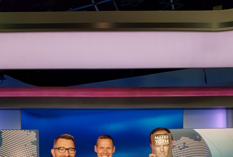 Matej Tóth, Odchýlka