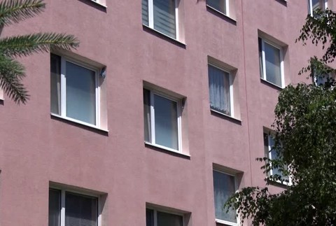 [multi] Dvaja tínedžeri z Prievidze sú obvinení zo znásilnenia dvanásťročných dievčat. Sudca ich pustil na slobodu 5268