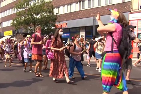 Homosexuálne manželstvá a partnerstvá musí uznávať celá Európska únia.