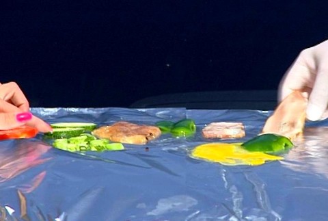 Grilovačka obed kapota automobil