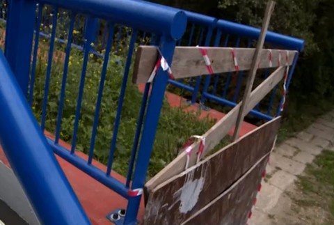 Nepoužiteľný chodník vo Vavríne 