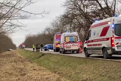 [multi] Tragická nehoda: Medzi Kostolišťom a Jakubovom sa zrazili tri autá 15257